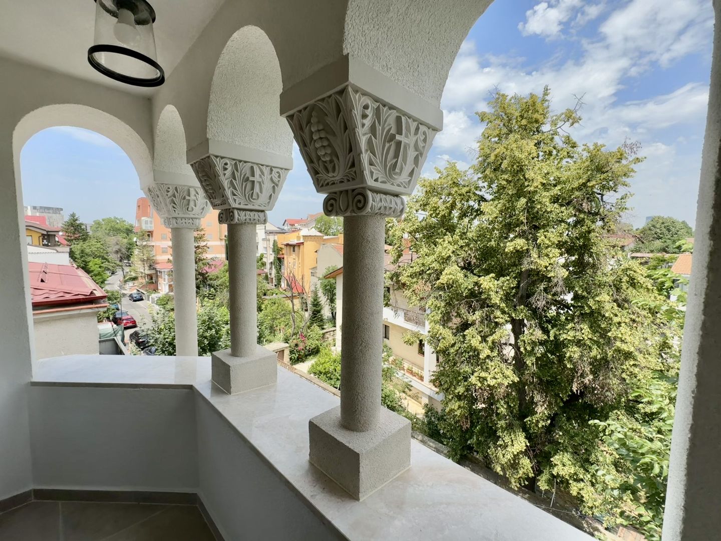 Primaverii vila 650 mp stil arhitectonic neoromanesc - Poză 1