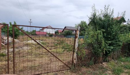 Teren pentru construcții cu ieșire pe două laturi