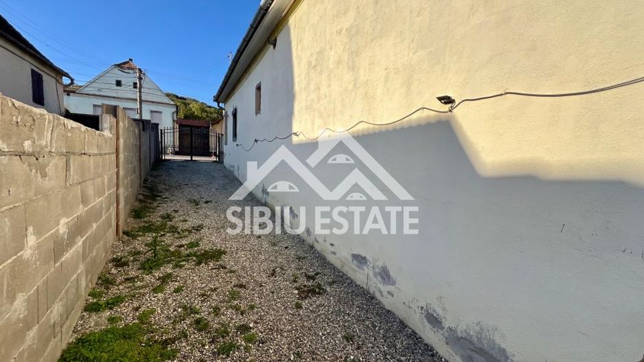 Casa moderna, spațioasa, curte generoasa pe un nivel în Sura Mare - Poză 17