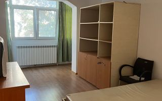 vand apartament 2 camere zona Bulevardul Revolutiei ,etaj 1, decomanda - Poză 1