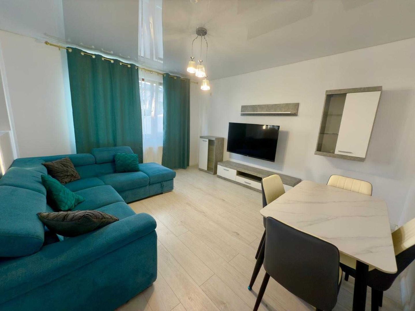 Inchiriez apartament 2 camere + curte proprie, parcare - Poză 1