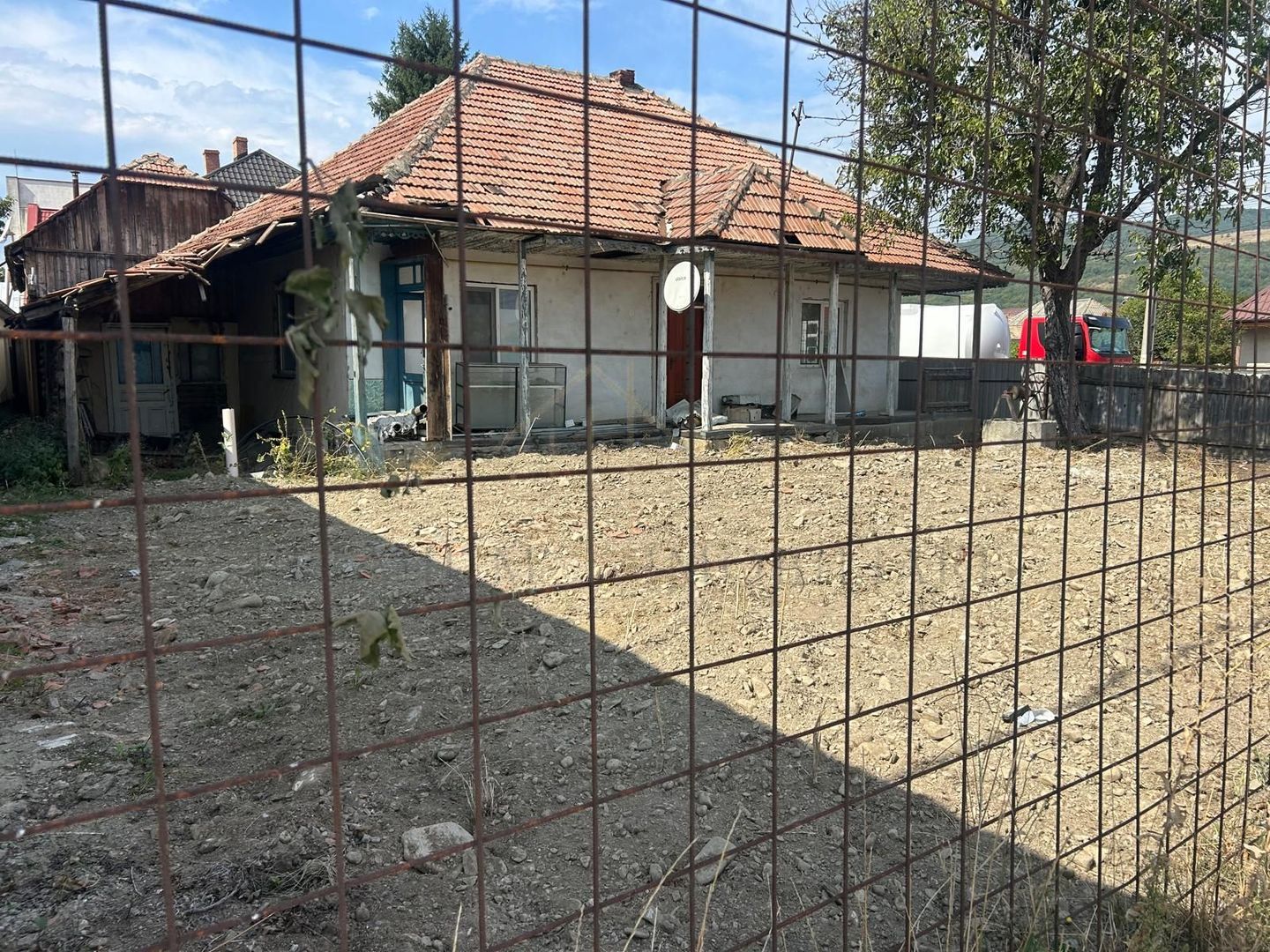 Casă de vânzare în centrul Oituzului, DN11 - Poză 14