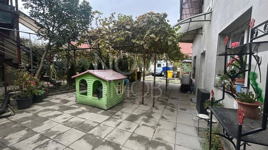 Casa de vanzare 200 mp cu spatiu comercial la parter, strada Lunga - Poză 18