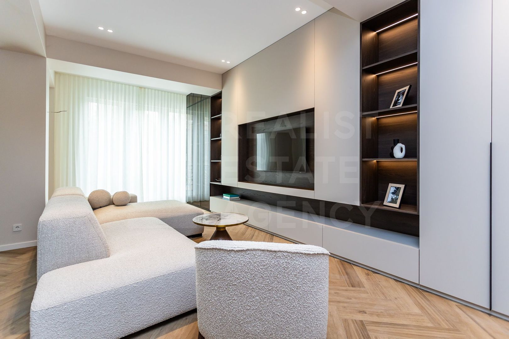 Apartament stilat în centrul diplomatic - Poză 2