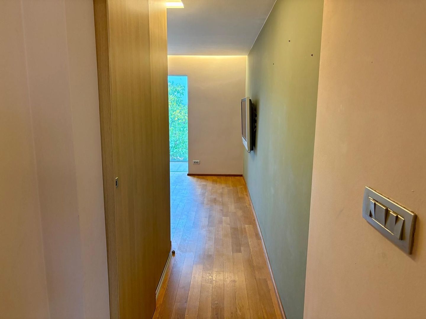 Decomandat si mobilat modern - Poză 3