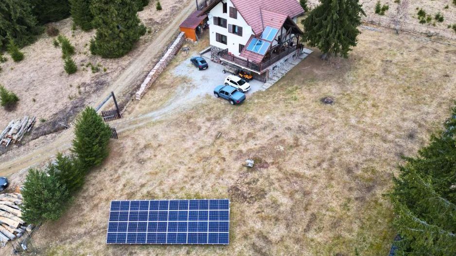 Vilă cu 10 camere P+2E+M 400 M² utili 2800 M² Teren Comandau - Poză 23