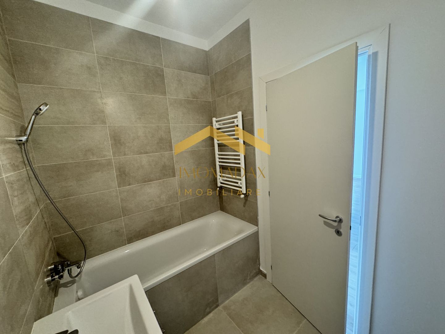 Aradului-3 Camere-Etaj 1 - Poză 8
