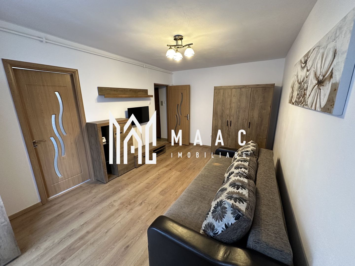 Apartament | Etaj 1 | Balcon | Renovat | Vasile Aaron - Poză 1