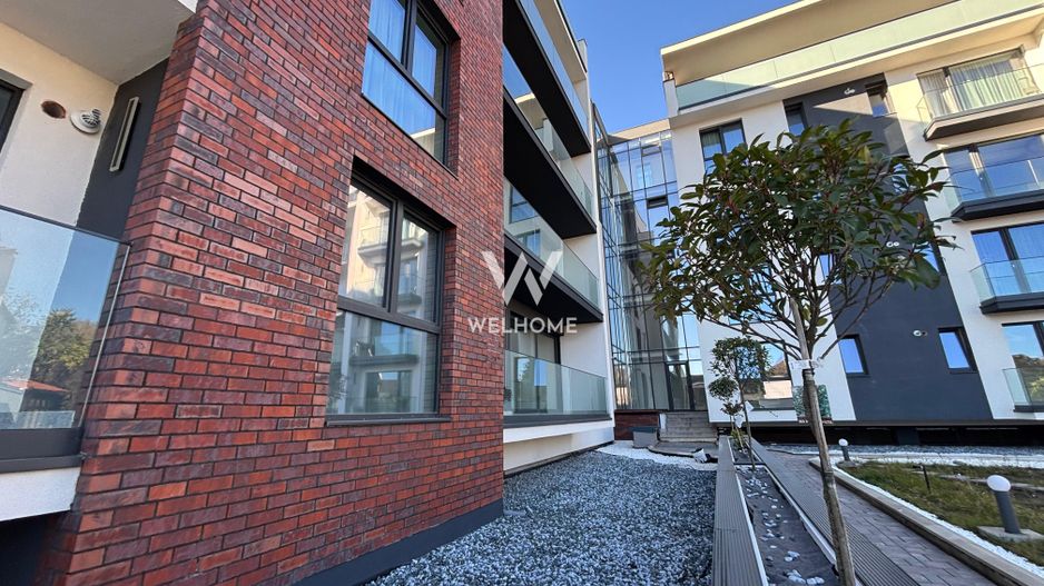 Apartament PREMIUM 3 camere cu GARAJ si boxa - zona Centrala - Poză 1