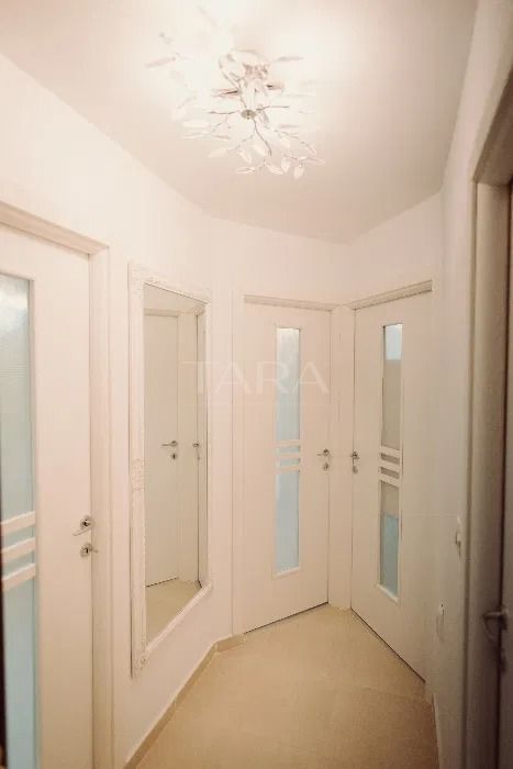 Apartament modern cu 2 camere în zona Clujana. - Poză 3
