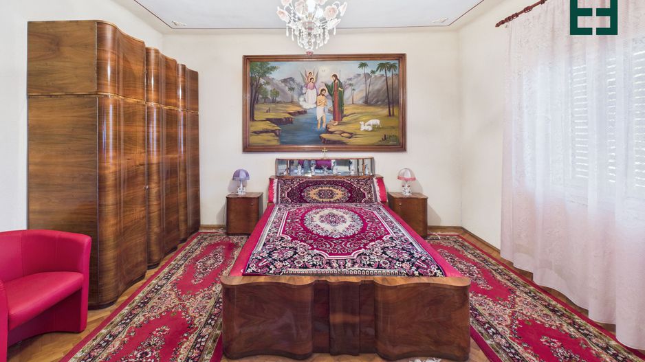 Casă cu 10 camere și 1437 mp teren în Ineu - Arad - Poză 6