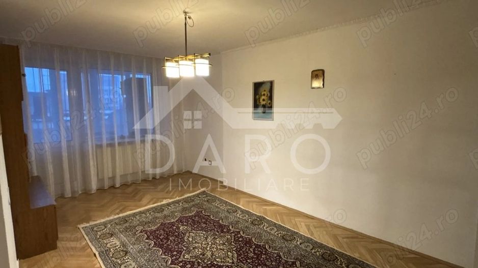 Apartament cu 3 camere în zonă centrală - Poză 2