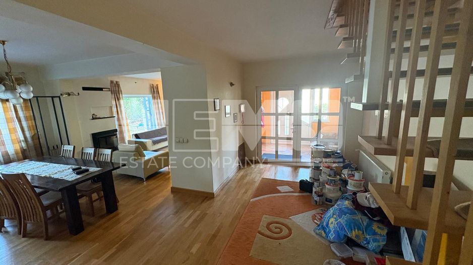 CASĂ TIP DUPLEX | ÎNTR-O ZONĂ LINIȘTITĂ | 6 CAMERE | RĂDĂUȚI - Poză 8