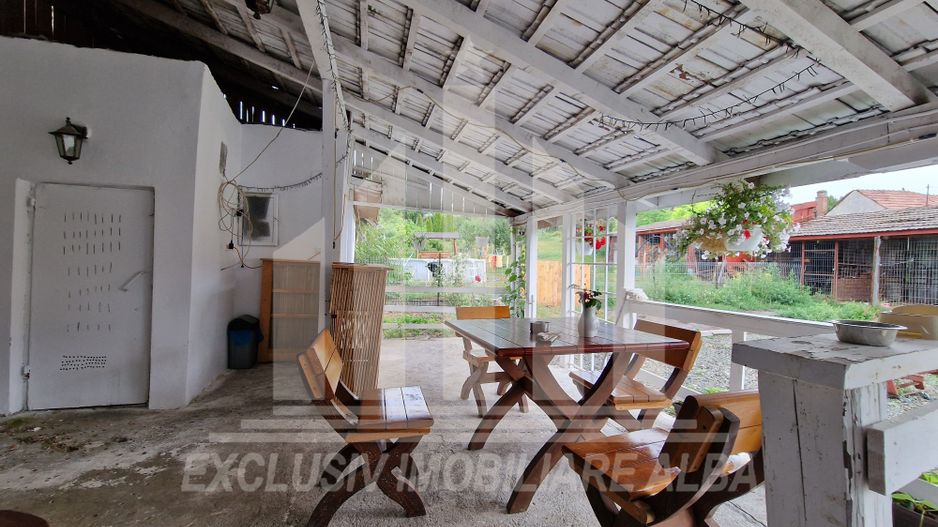 Casa de vanzare cu 2000mp de teren in Ciugud - Poză 9