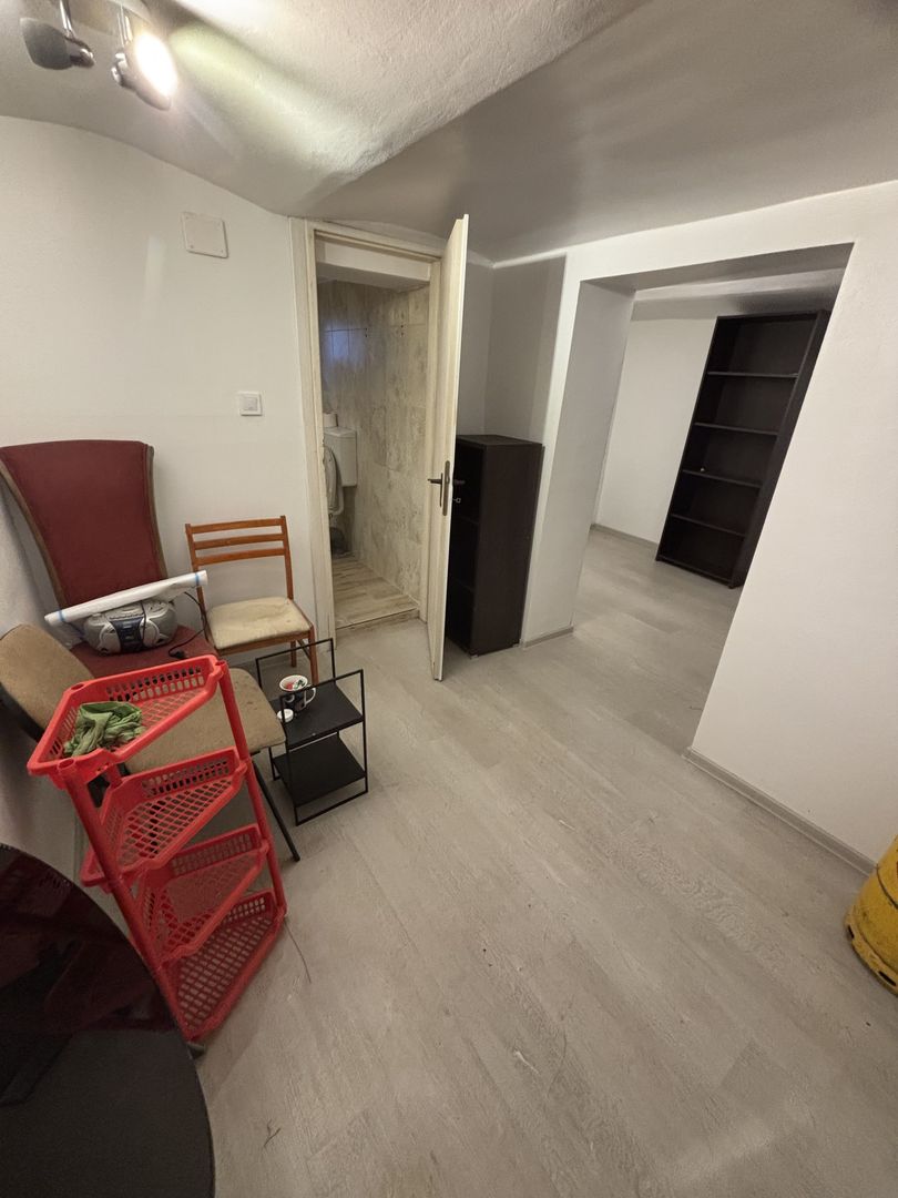 Apartament 2 camere,curte comuna/4 proprietari - Poză 7