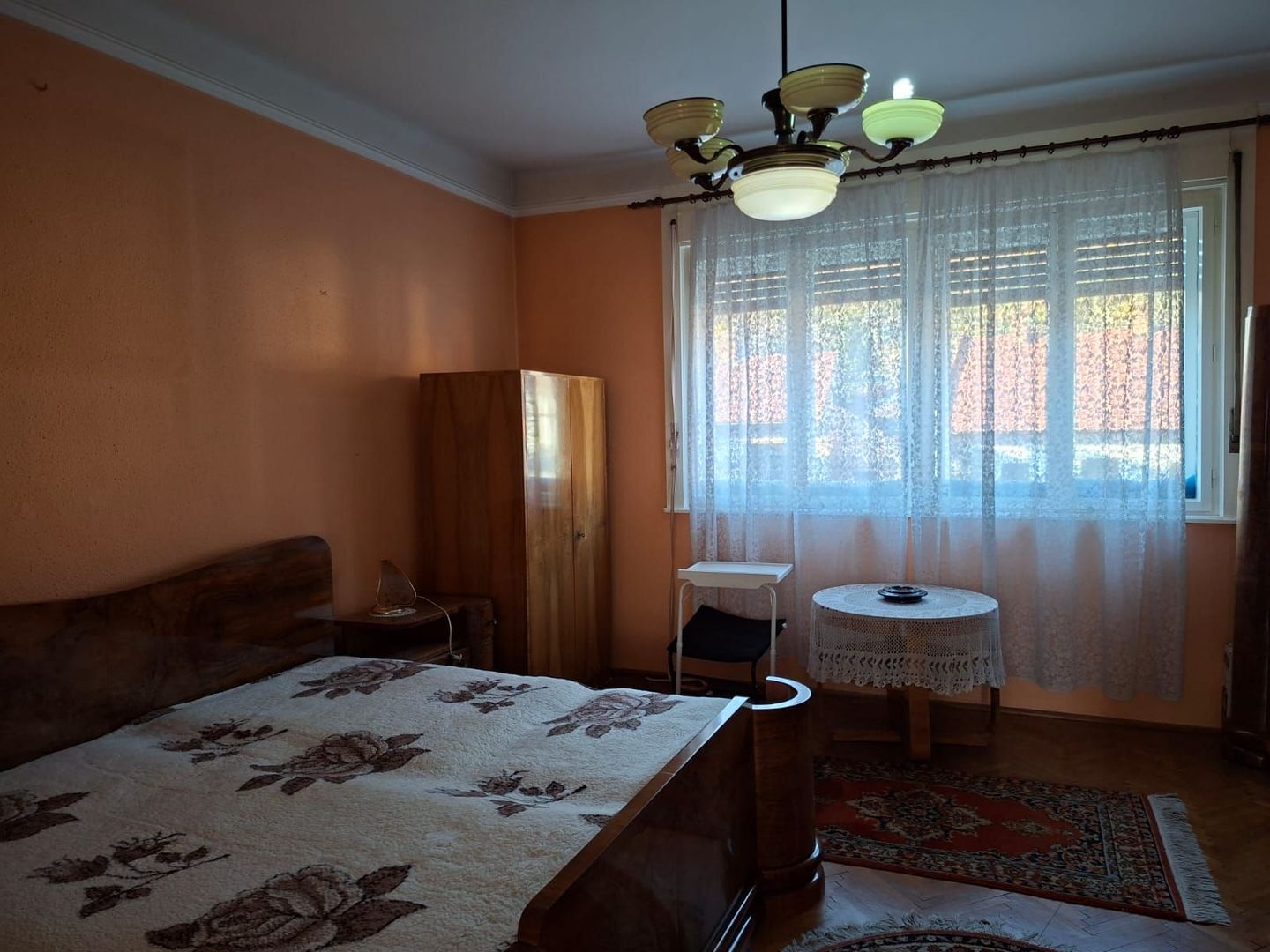 Apartament cu 3 camere si garaj in zona centrală - Poză 12