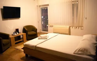 Proprietate ideală pentru locuință și afacere turistică în Eforie Nord - Poză 12