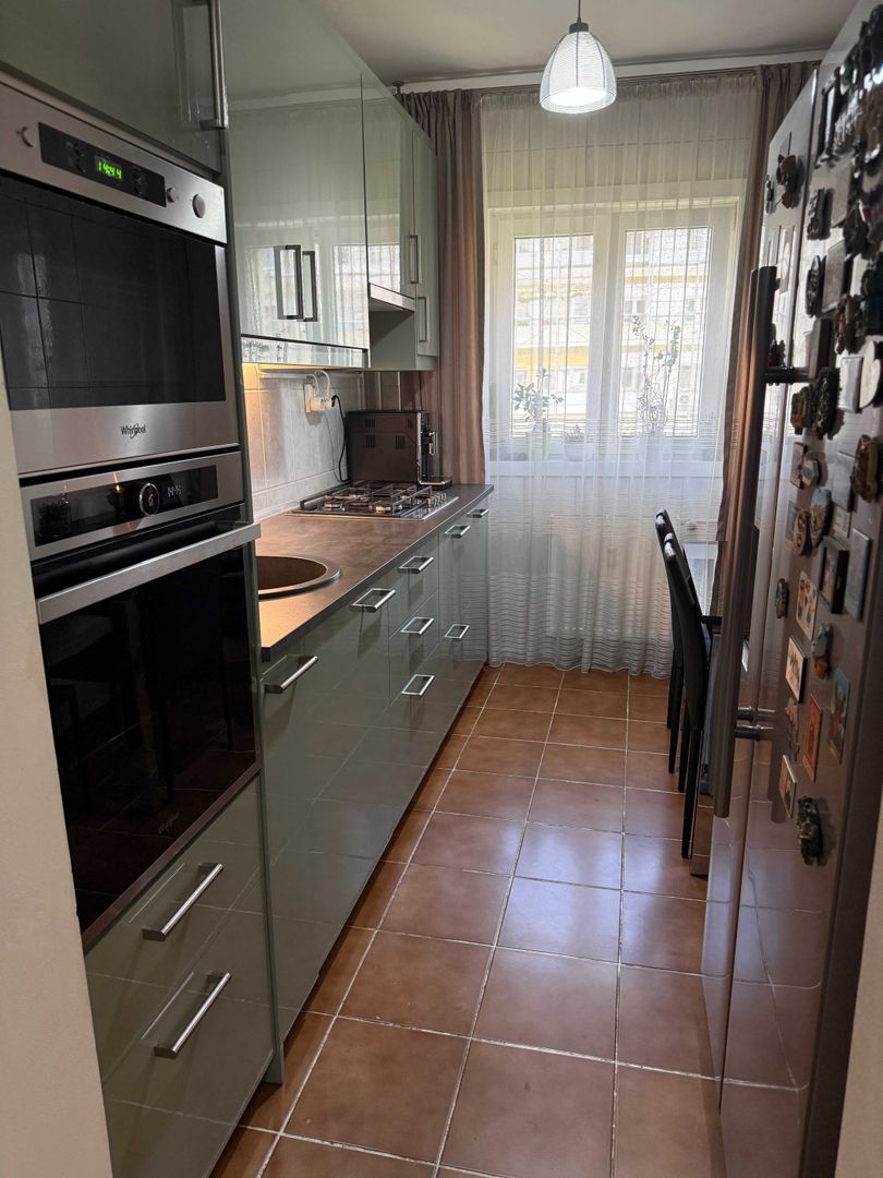 Vanzare apartament 2 camere in Titan-Buhusi, bloc 1978, mobilat, utilat, parcare - Poză 3