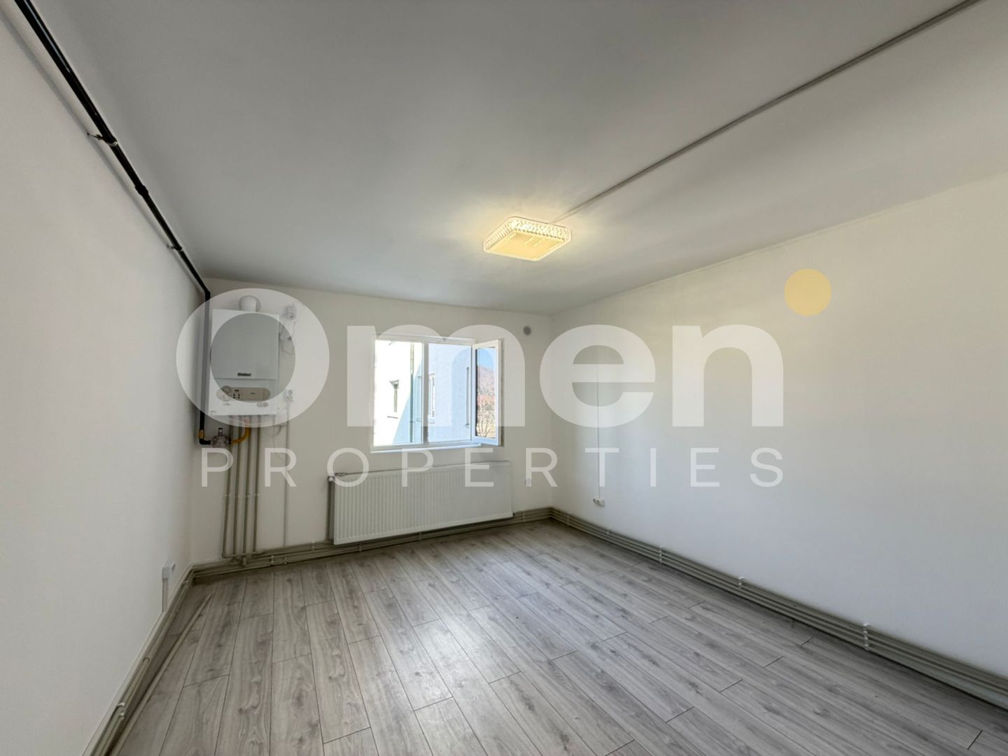 Garsoniera renovata, etaj intermediar, zona Pietei Izvoare - Poză 2