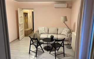 Apartament superb 2 camere, de închiriat, Piața Romană, balcon, vedere spre parc - Poză 1