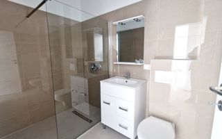 Apartament cu 3 camere de vanzare, Bloc Nou - Poză 4