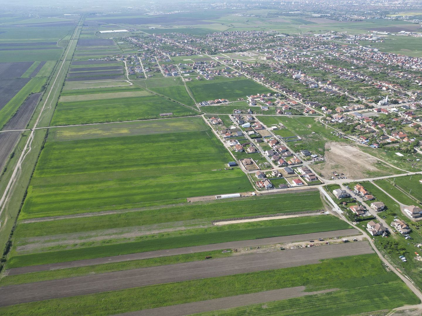 Loc de casa de 504 mp în Livada - Poză 16