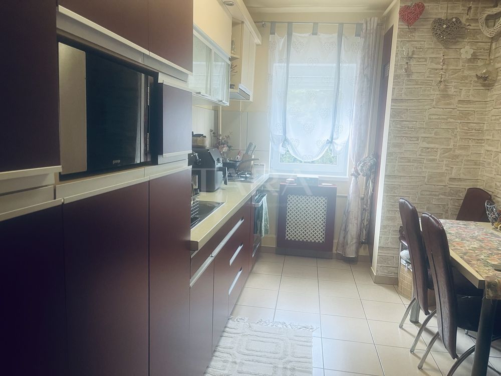 Apartament spațios, complet mobilat, în zonă liniștită - Poză 2
