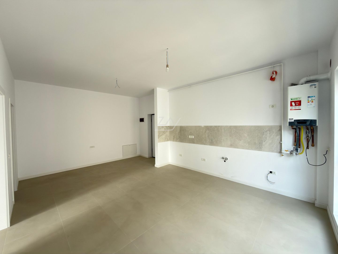 Bloc finalizat la asfalt. Etaj 1. Loc de parcare. - Poză 3