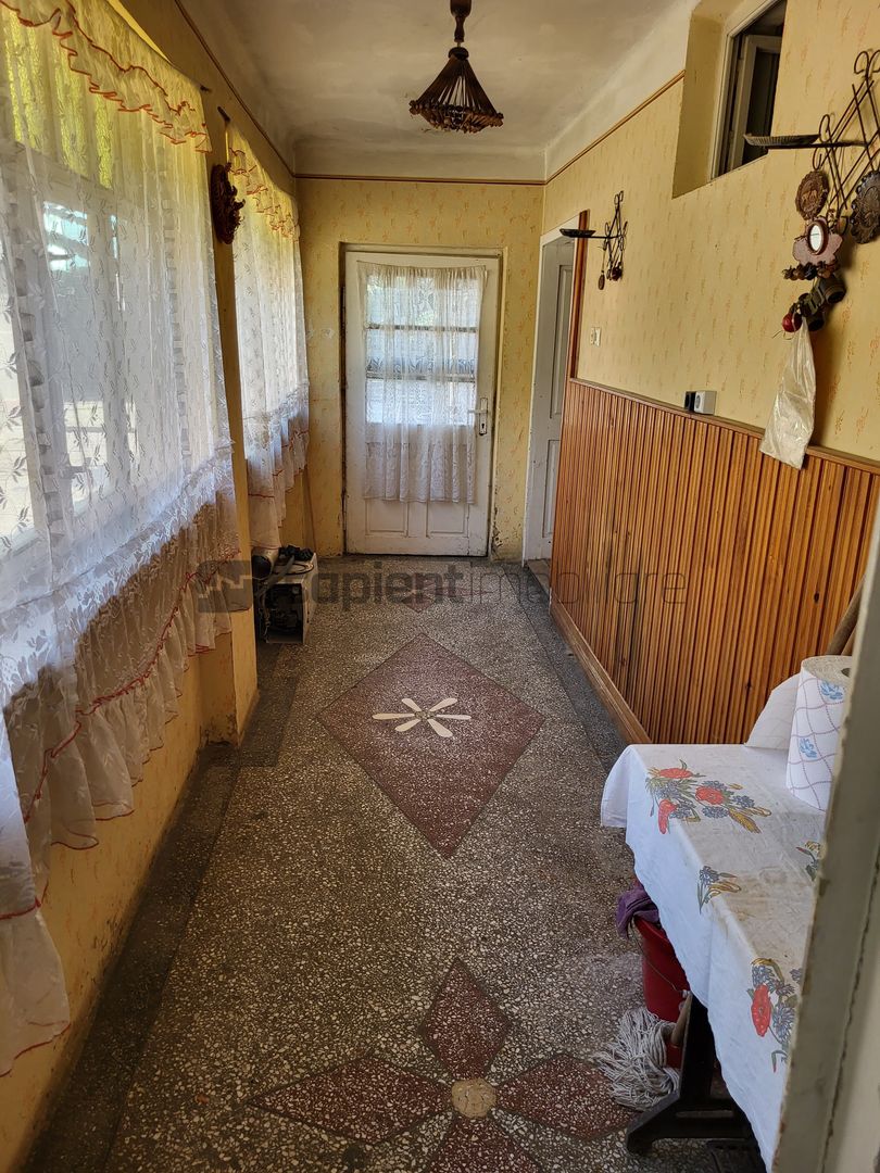 Casa de vanzare pentru 2 familii 5 camere 482mp - Poză 8