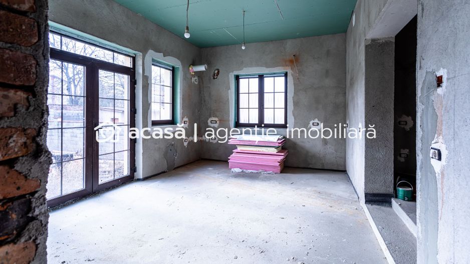 Casă / Vilă semifinisată cu destinații multiple zona centrală - Poză 3