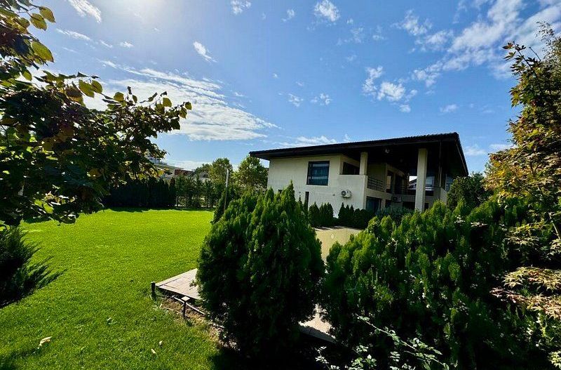 Vila lux de vanzare in cel mai dorit complex din Erou Iancu Nicolae-locatie rara - Poză 33