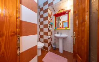 Pensiune de vânzare în Râșnov | 14 camere | 427 mp - Poză 47