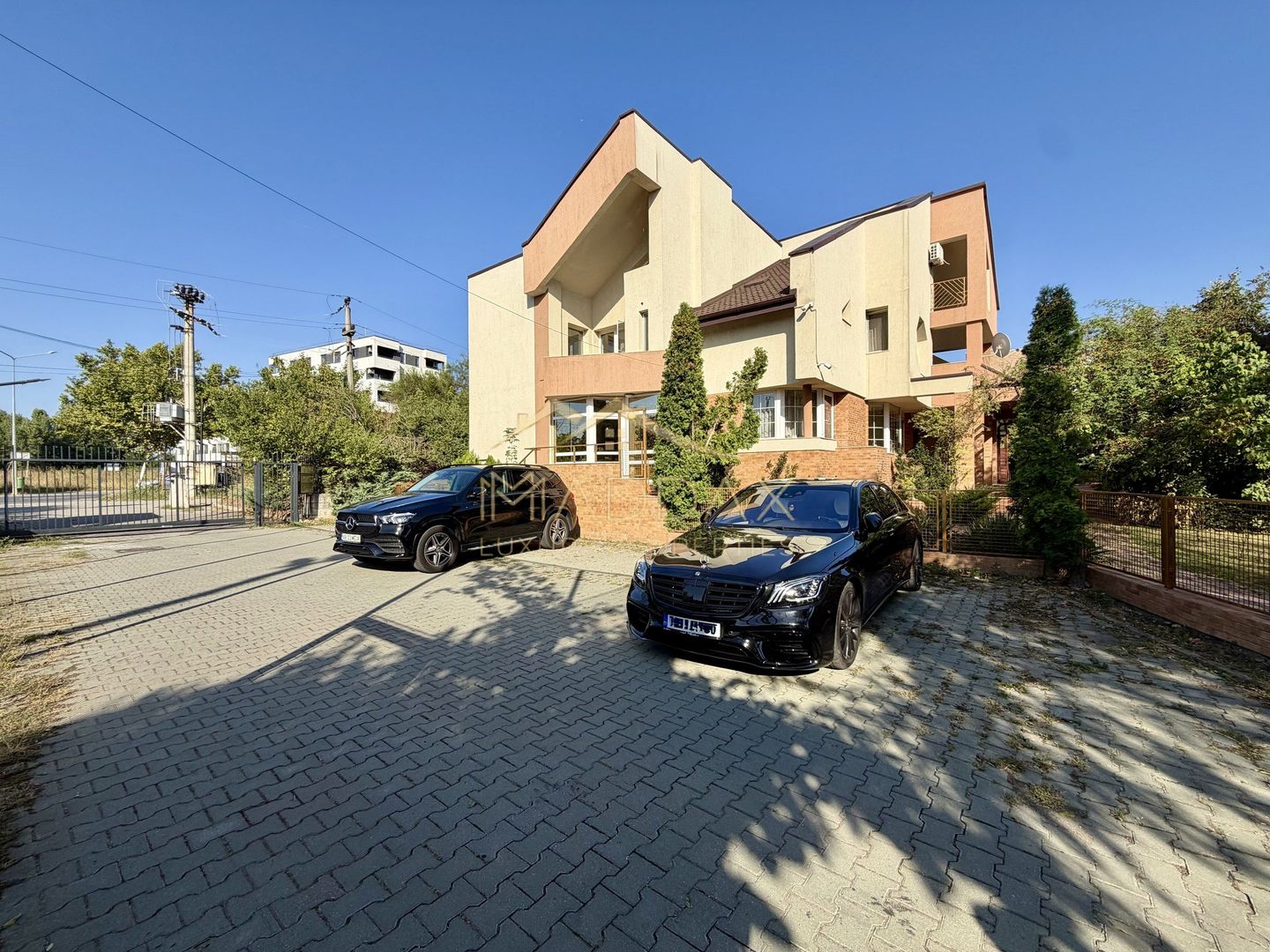 Vila cu 6 camere *485 mpc // *1.670mp teren* // 8 locuri parcare // Sisești - Poză 8