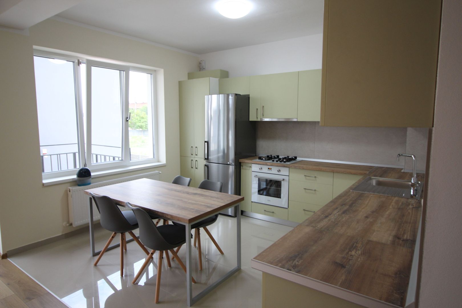 APARTAMENT DEOSEBIT - Poză 3