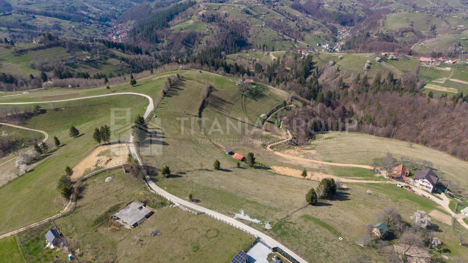 Teren intravilan în Poiana Mărului, 3.791 mp cu priveliste panoramica - Poză 23