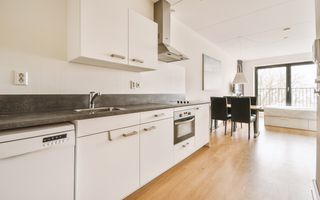 Apartament 3 camere 60 mp super oferta cu terasa frumoasa - Poză 3