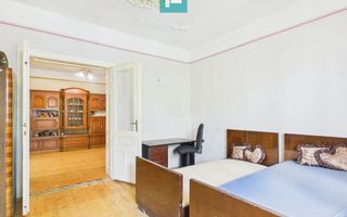 Casă cu 4 camere și teren de 4227mp în Curtici - Poză 9