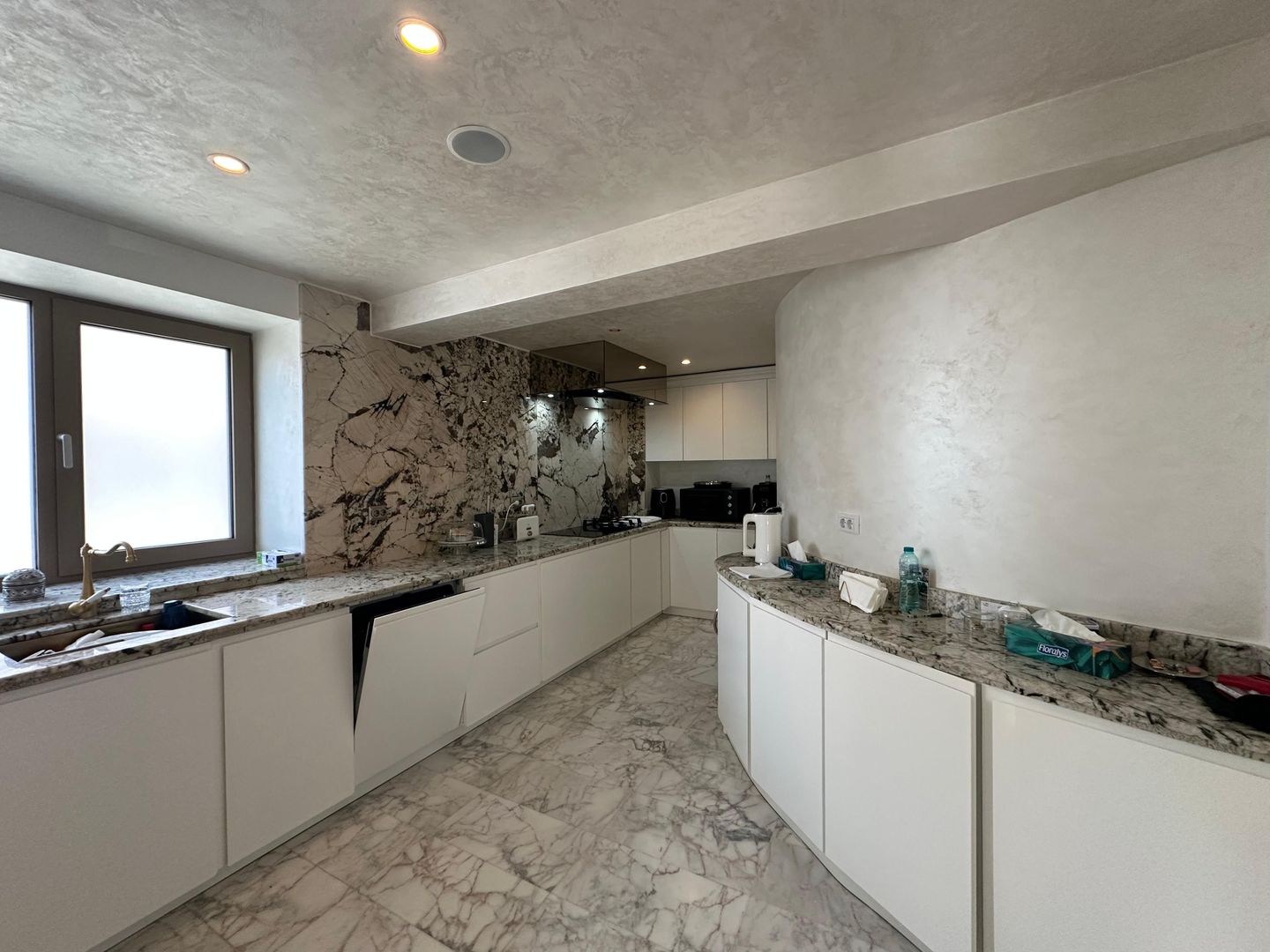 Vila Eleganta cu Piscină și Finisaje Premium în Zona Rezidentiala Iancu Nicolae - Poză 4