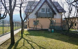 Casă cu teren 400 mp în oraș Gura Humorului - Poză 1