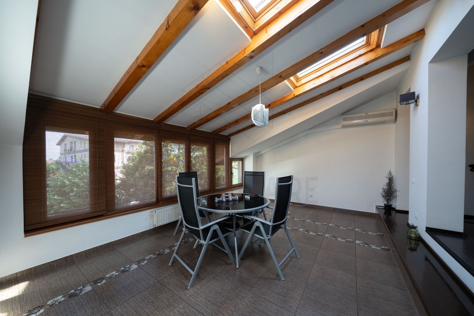 Casa spatioasa 515 mp langa metrou 1Mai - Poză 22