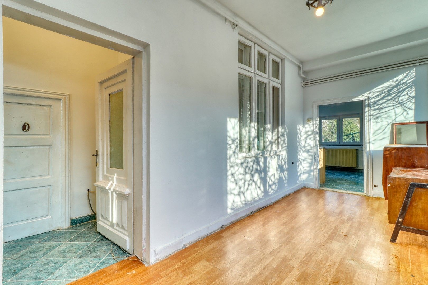 Centru- Casă boierească individuală- 5 camere si  451 mp teren - Poză 10