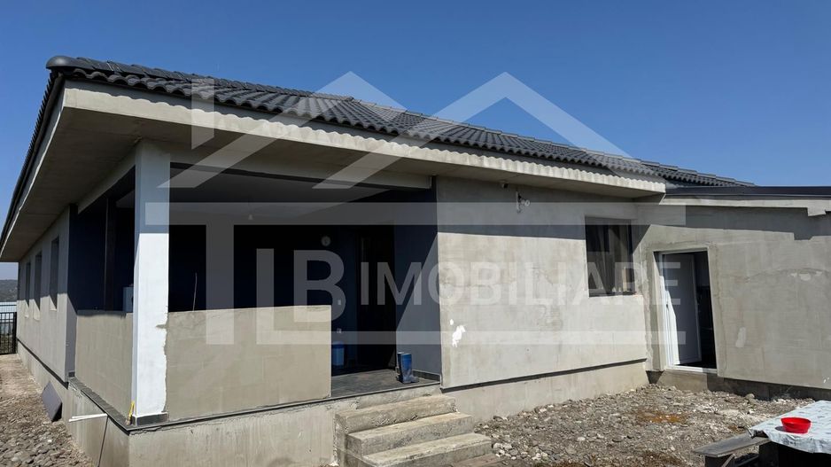 Casa individuala, 200 mp utili, 1399 mp teren, Zona Ernei - Poză 2