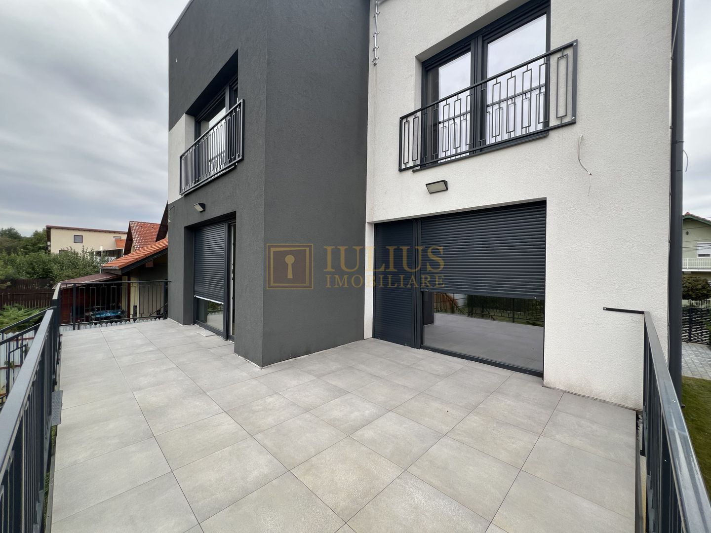 Casa zona Lunei, 5 camere + 3 bai, centrala proprie, rezidential sau birouri ! - Poză 2