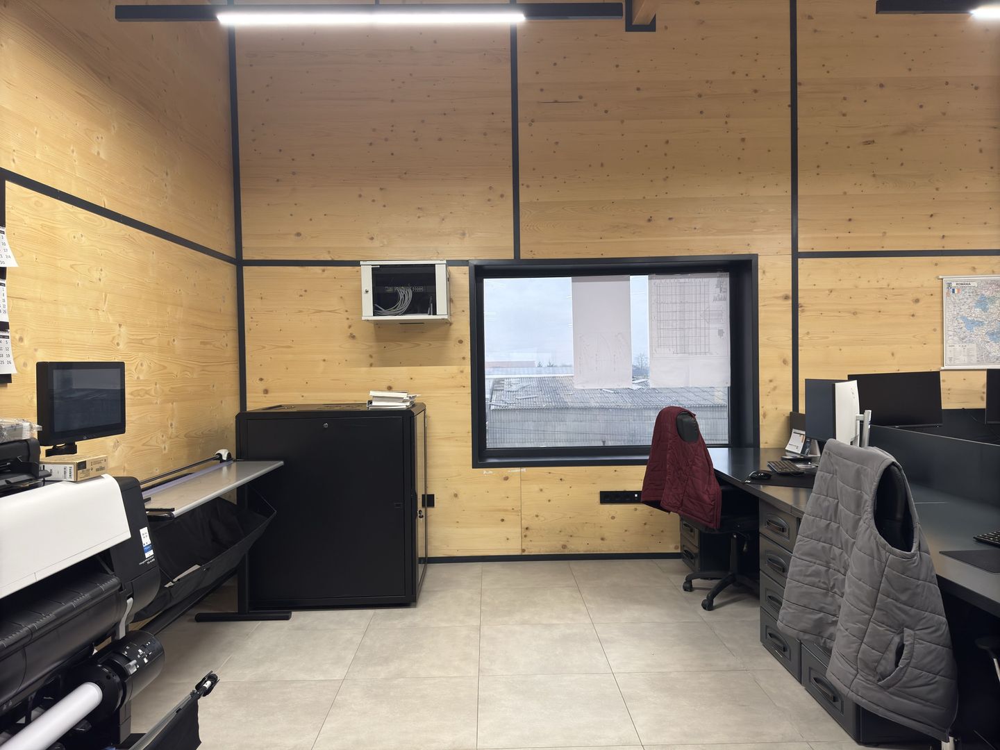 Showroom + cladire birouri | Roman/Neamt | stradal - de vanzare - Poză 8