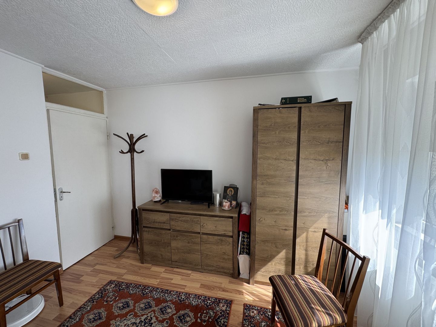 Apartament decomandat cu 3 camere in Florilor, strada Crinului - Poză 12
