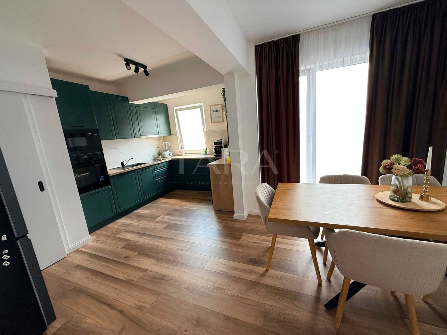 Apartament deosebit cu 3 camere, 78 mp, parcare inclusă, Baciu. - Poză 1