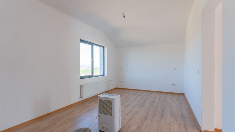 Casa individuala in Cristian compusa din 5 camere - Poză 6