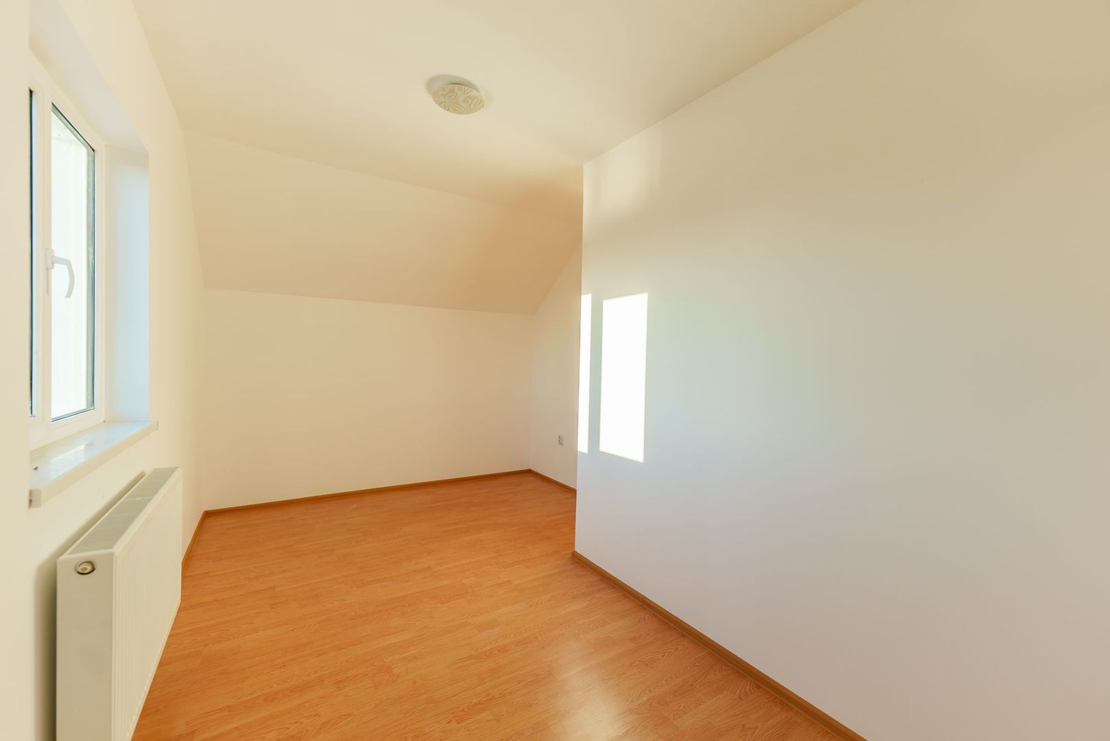 Casă nouă la cheie în Cruceni - Poză 9