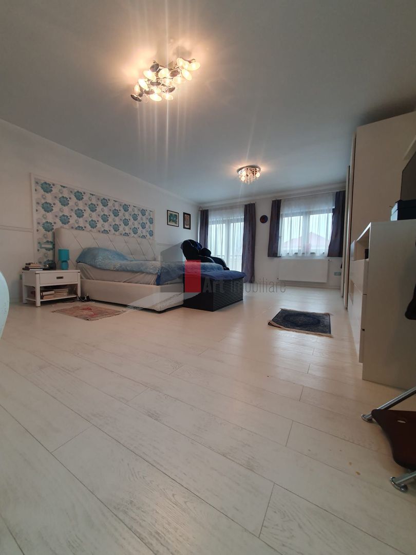 Vila superba Tunari cu piscina - Poză 16