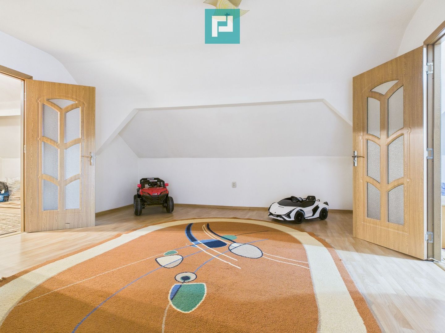 Două case, curte mare, lângă Castelul Huniazilor - Poză 21